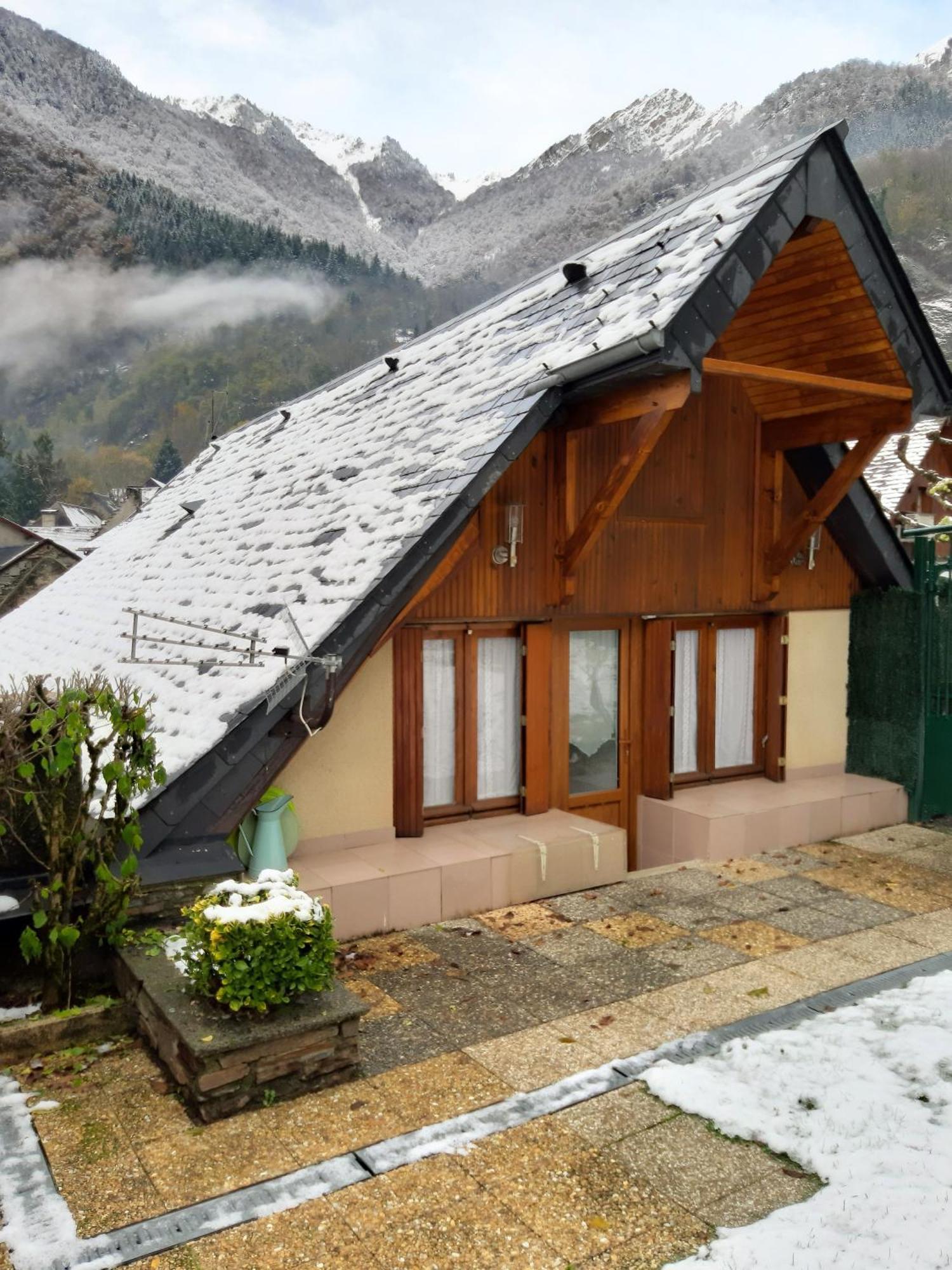 petite maison de montagne avec jardin Cier-de-Luchon Extérieur photo